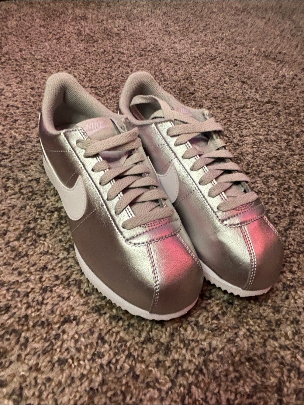 NEW Nike Cortez Women’s Size 7 Metallic Silver White Grey Fog Sneakers - Picture 8 of 8